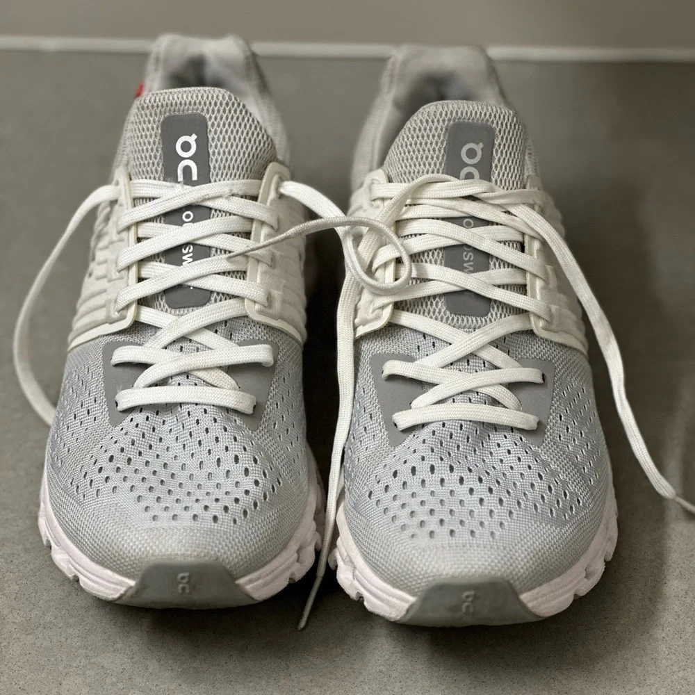 On Running Women's Athletic Shoes in Light Gray and White - Picture 4 of 5